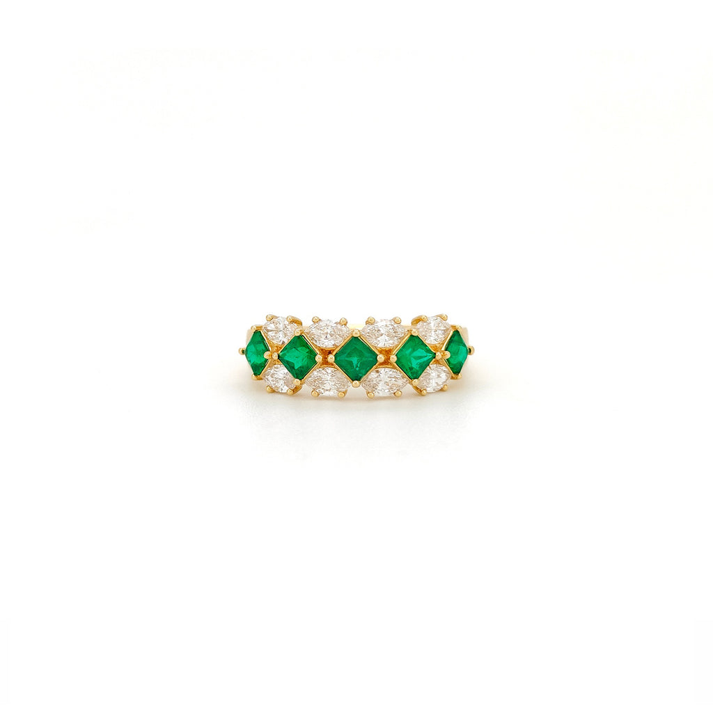 Emerald Gemstone and Diamond Ring 18K Yellow Gold