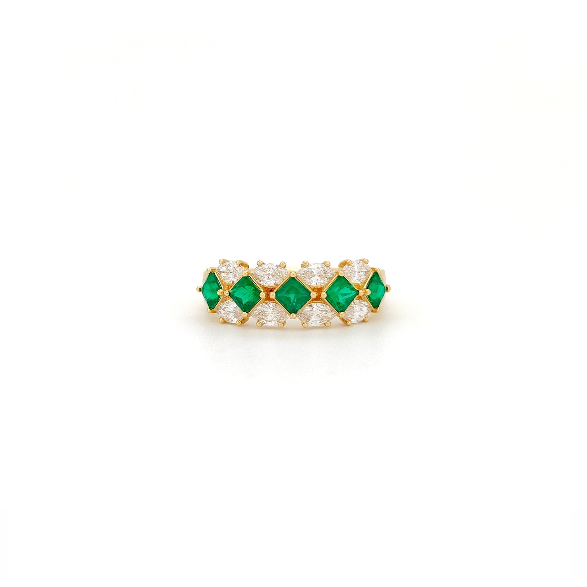 Emerald Gemstone and Diamond Ring 18K Yellow Gold