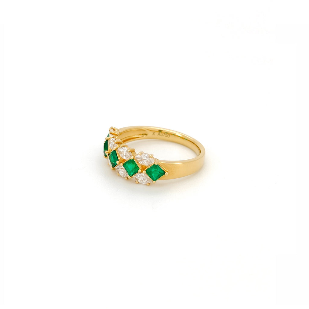 Emerald Gemstone and Diamond Ring 18K Yellow Gold