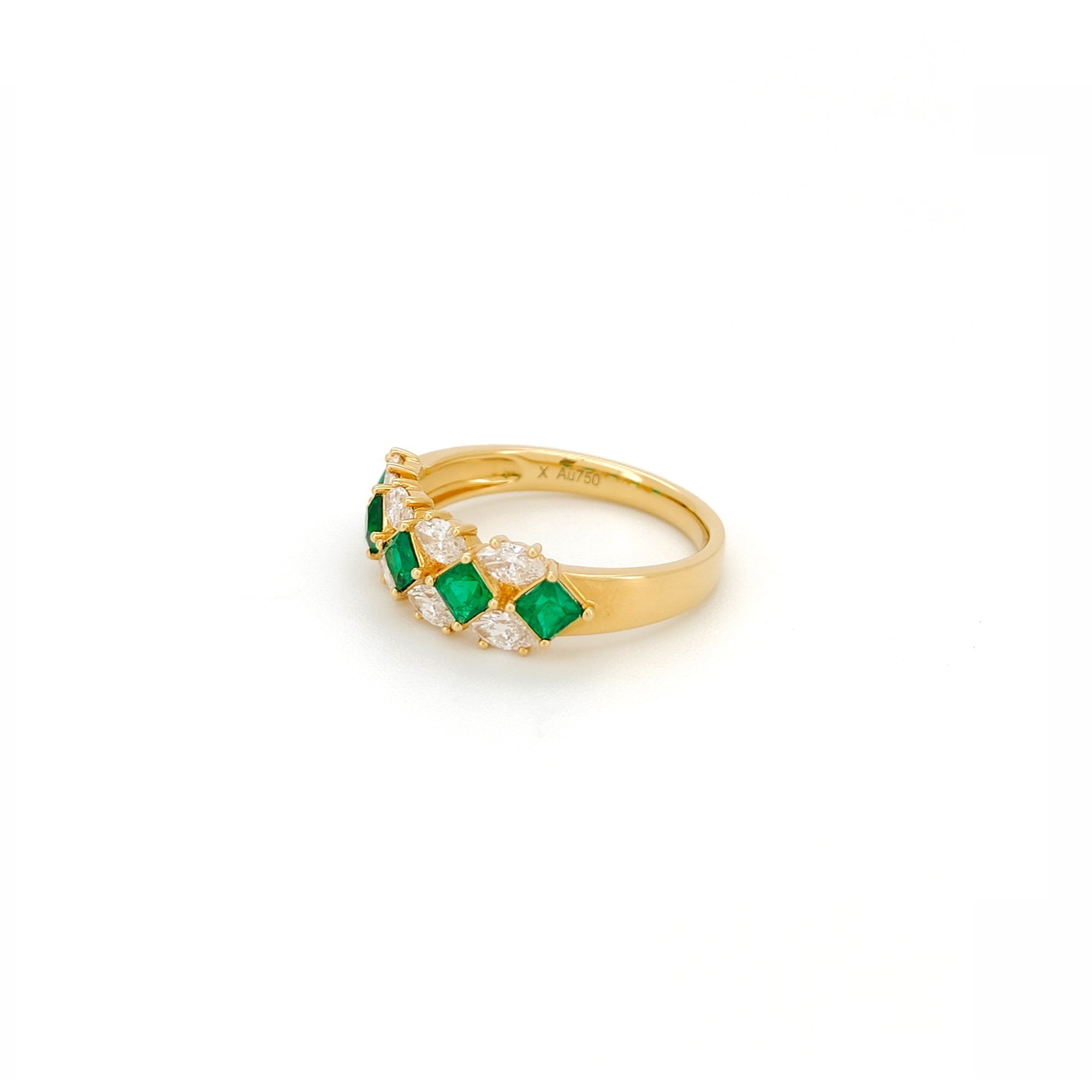 Emerald Gemstone and Diamond Ring 18K Yellow Gold