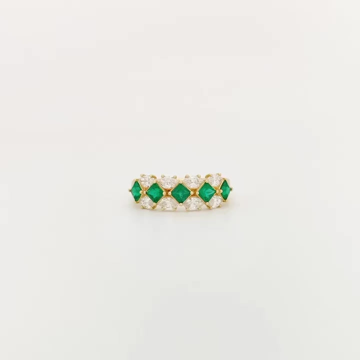 Emerald Gemstone and Diamond Ring 18K Yellow Gold